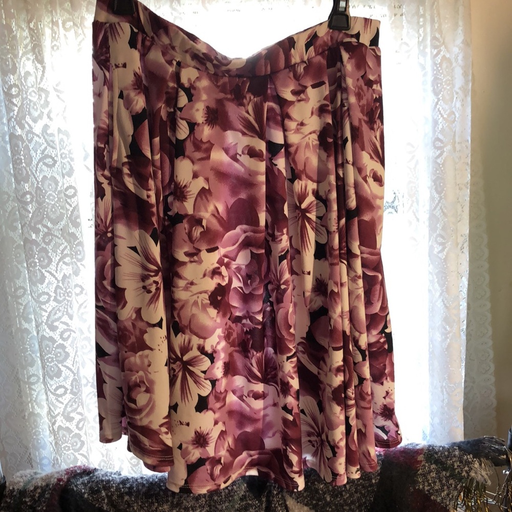 Lularoe XL purple white skirt,pleated
